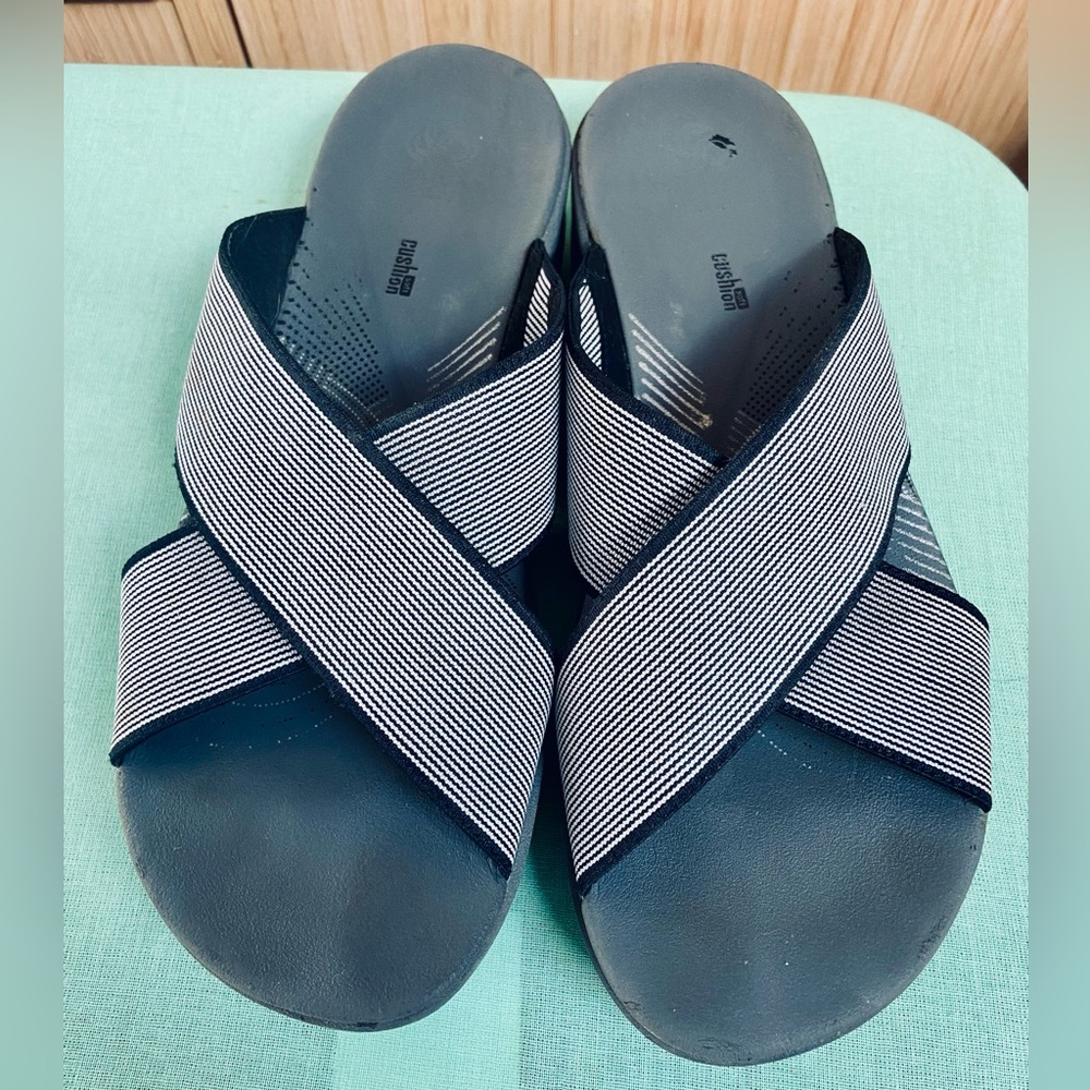 Clarks Super-cushioned Slides